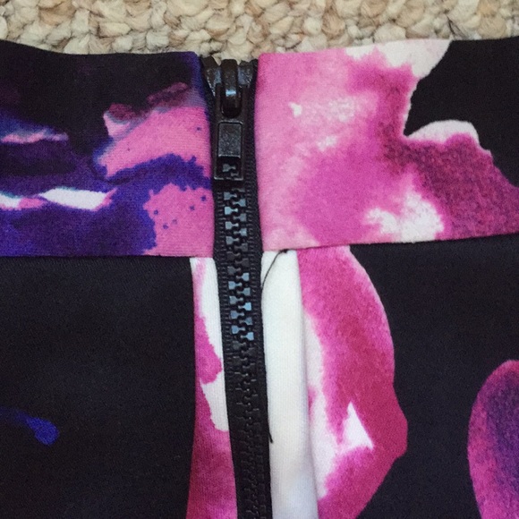 Saks 5th Avenue Skirt - Picture 3 of 3